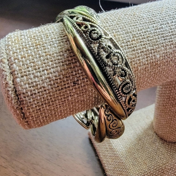 Gold / Brass Tone Metal Filagree Scroll Links Stretch Bracelet - Picture 6 of 13